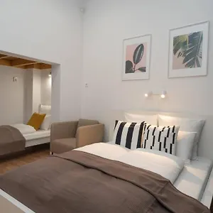 Apartment Located, 150 M2 5 Bedrooms Apt.,, Budapest